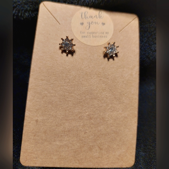 💥 3 for $15! Gold sparkly earrings - Picture 3 of 3